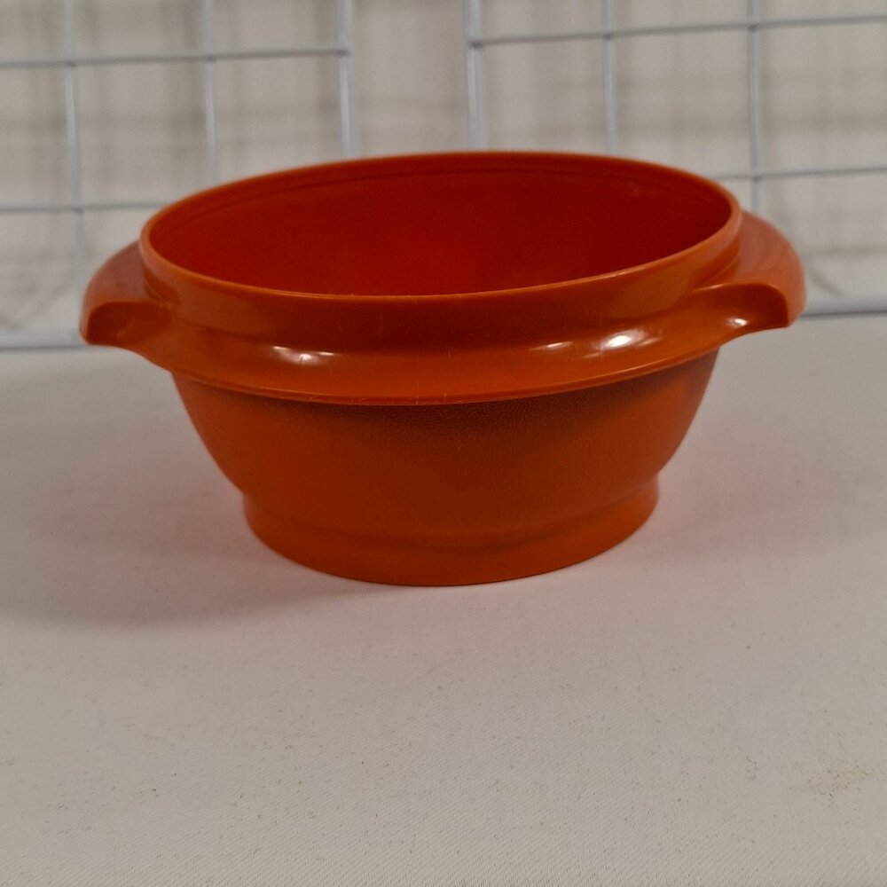 Vintage Collectible Tupperware #886 Servalier Bowl Orange No Lid D 4.75 x H 4 In